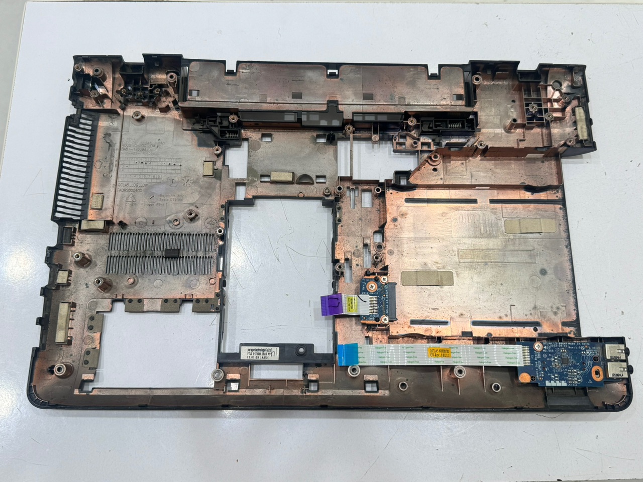 قاب کف (Base Cover) لپتاپ سامسونگ مدل NP350 V5X - Image 2