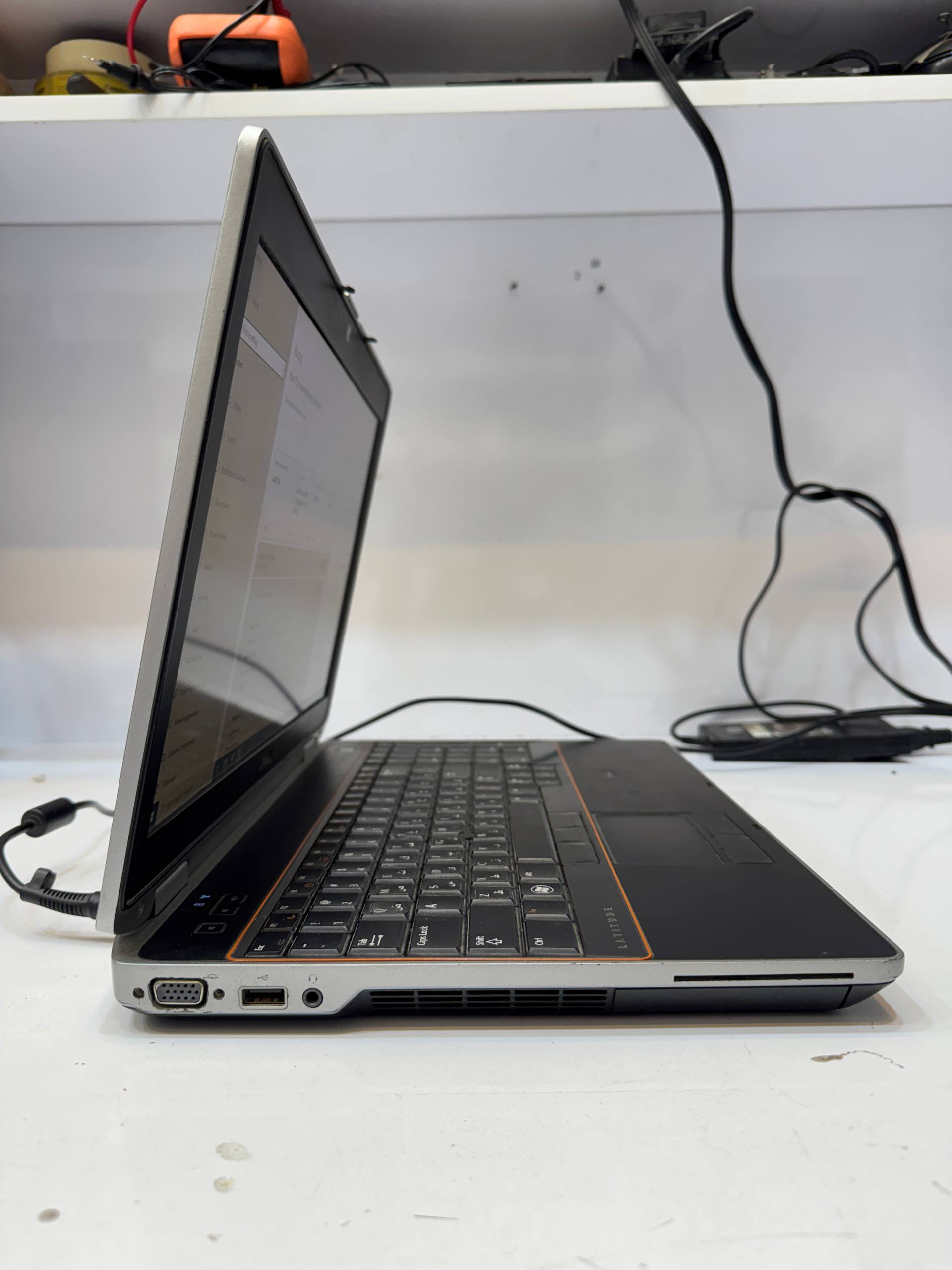 لپ تاپ Dell Latitude E6520 - Image 2